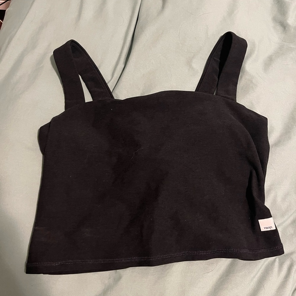 Vuori halo crop tank black heather